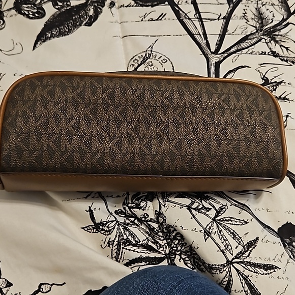 Michael Kors purse, wallet and makeup bag - Picture 6 of 9